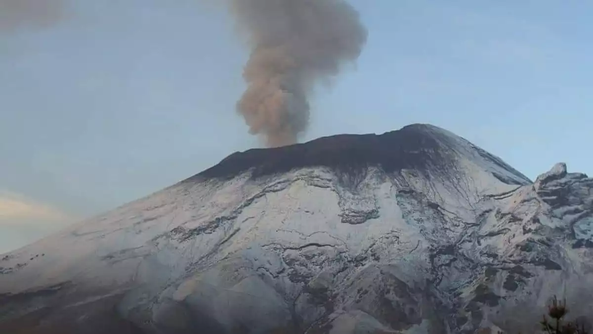 Volcán Popocatépetl da tregua lleva nueve horas sin lanzar bombas de lava