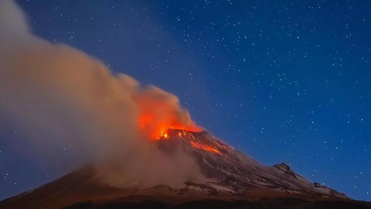 Volcán Popocatépetl registra otra erupción estromboliana