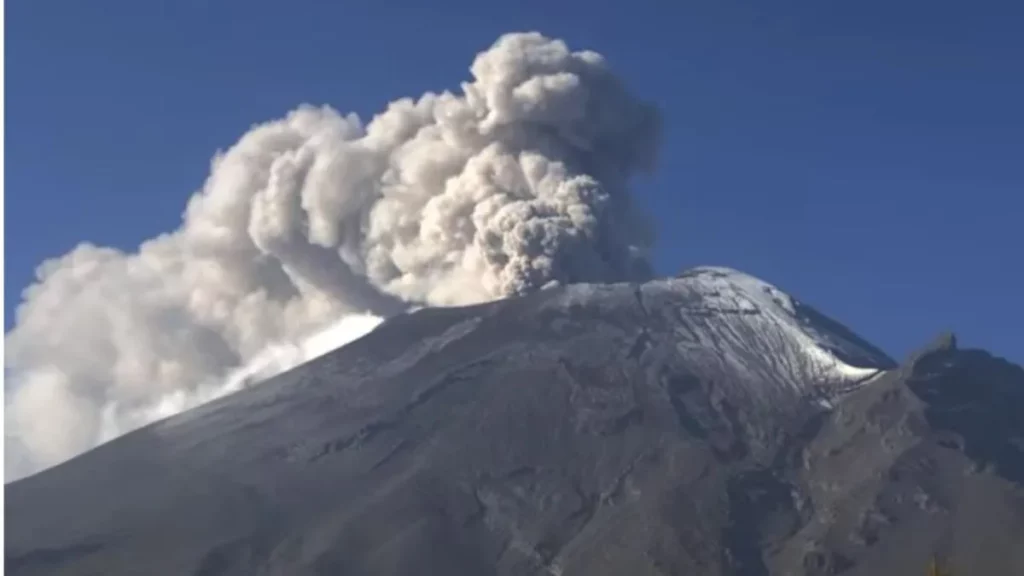 Así amaneció el Popocatépetl: sin explosiones y cuatro municipios con caída ceniza