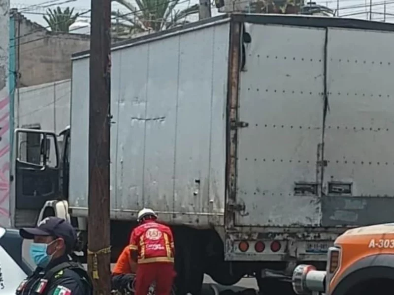 Ahora chofer de camión de carga atropella a ciclista en Santa María, Puebla