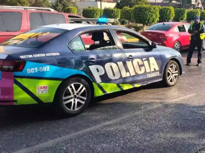 Chofer de ruta 64 A choca contra patrulla, atendía un reporte de auxilio en Puebla