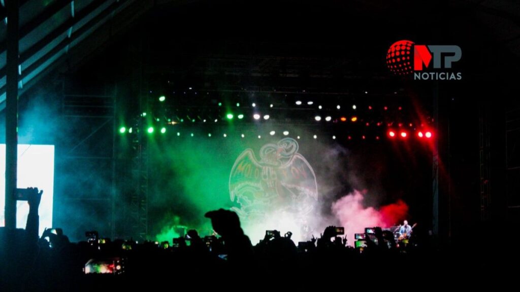 Entre euforia y fritos se vivió el concierto de Molotov en el Teatro del Puebla en Feria de Puebla