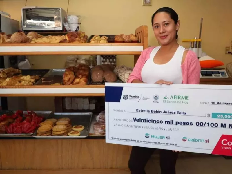 'Créditos Contigo' en Puebla: entregan el cheque número 2 mil en panadería 'La Estrella'