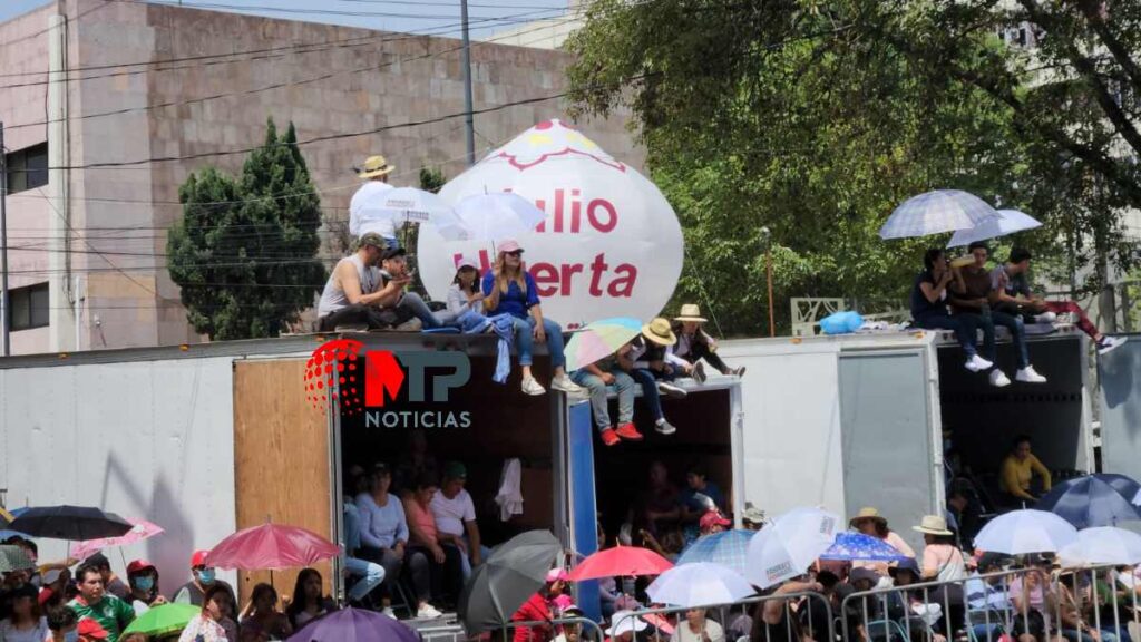Globos con nombre de Julio huerta, aspirante gubernatura Puebla.