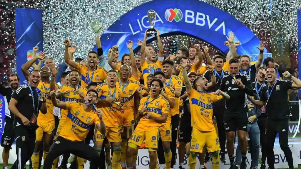 En un partido emocionante, Tigres vence 3-2 a Las Chivas y consiguen su octavo título de liga