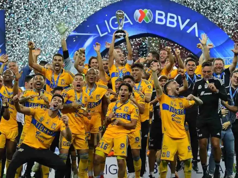 En un partido emocionante, Tigres vence 3-2 a Las Chivas y consiguen su octavo título de liga