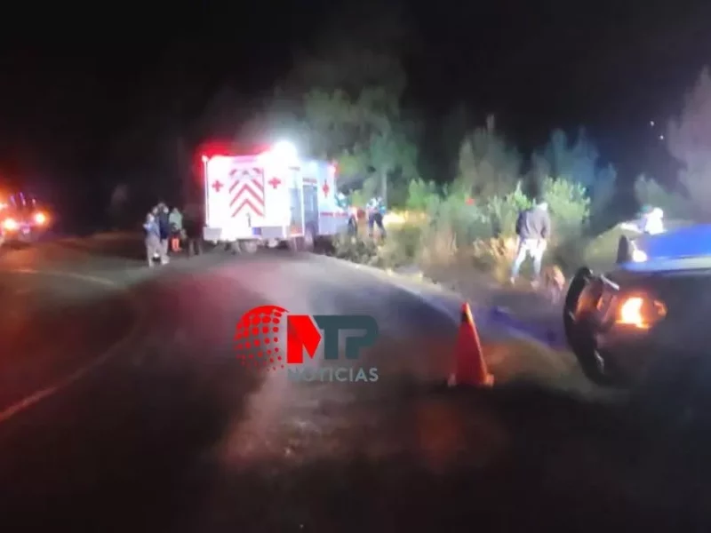 Tres hombres pierden la vida en Coxcatlán, su automóvil cayó a una barranca