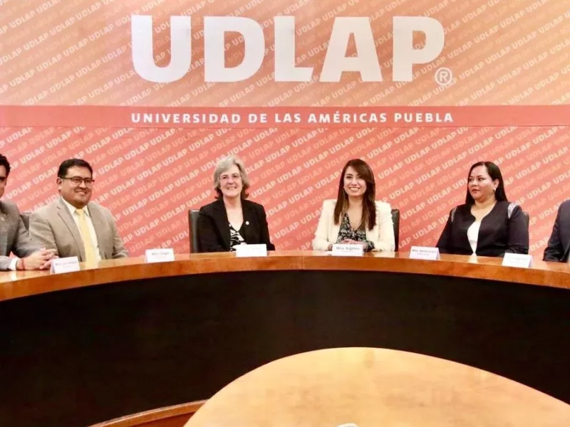 Angélica Alvarado obtiene tres becas más en la Udlap, para jóvenes de Huejotzingo