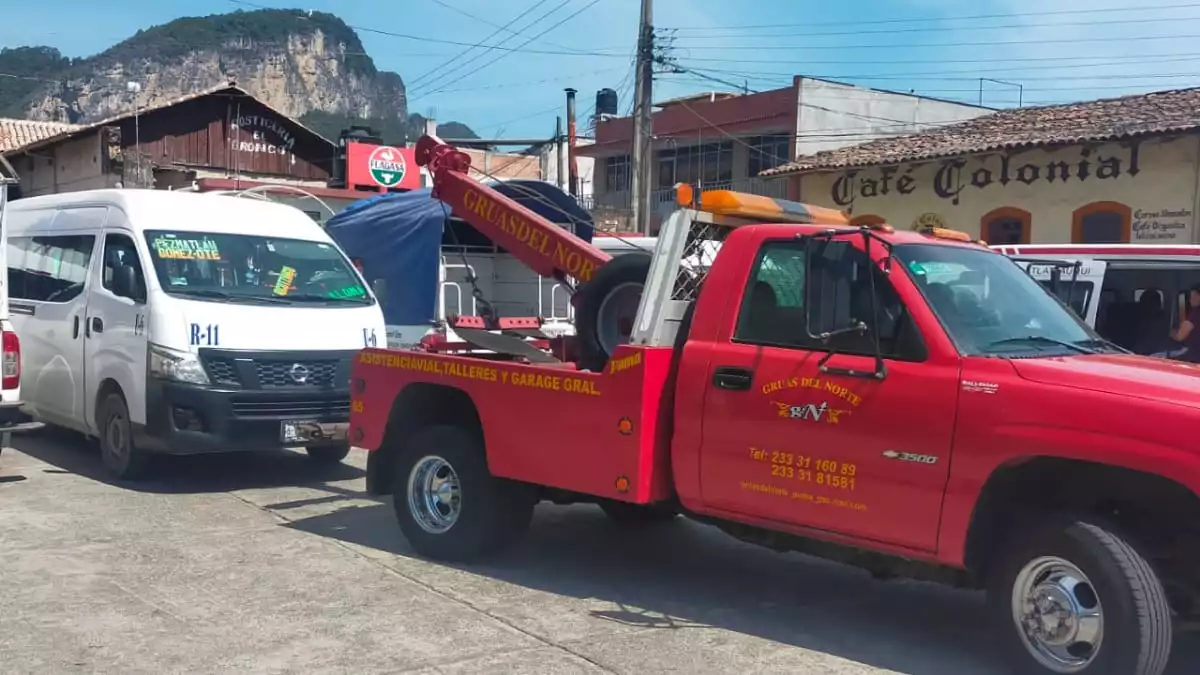 Aplican operativo para regularizar transporte en Tlatlauquitepec