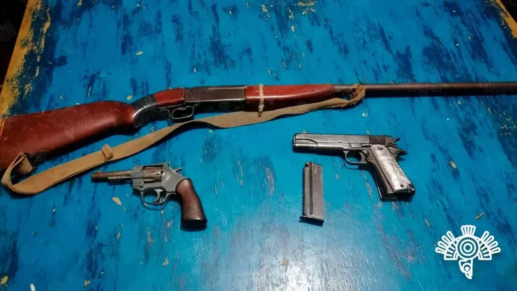 Armas aseguradas por elementos de la policía estatal