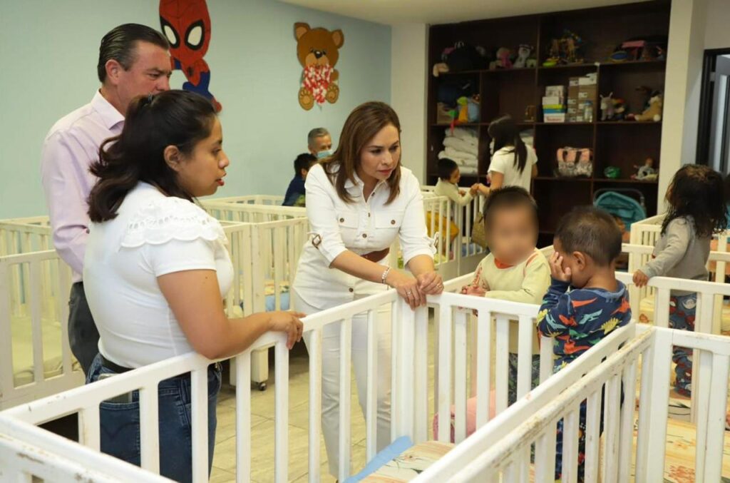 Gaby Bbonilla visita Casa de la Niñez en Puebla