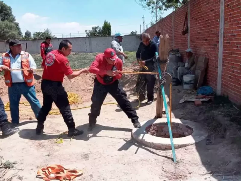 Hombre ebrio cae a un pozo en Coronango