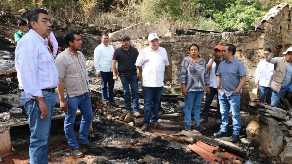 Incendio forestal en Zacatlán consume 17 casas; serán reconstruidas por gobierno de Puebla