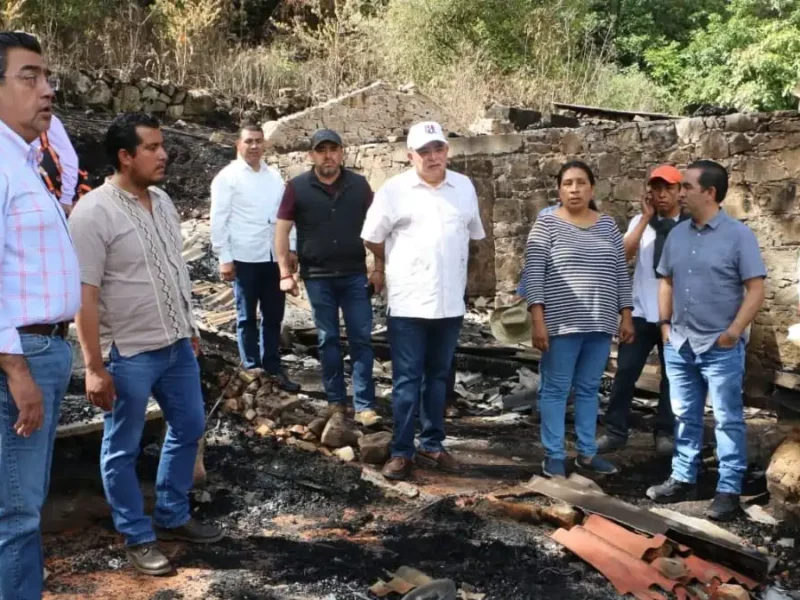 Incendio forestal en Zacatlán consume 17 casas; serán reconstruidas por gobierno de Puebla