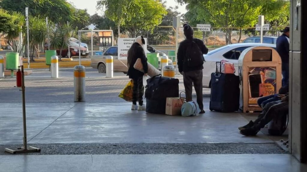 Mujer pide UBER, desvían ruta, la llevan a motel y la violan