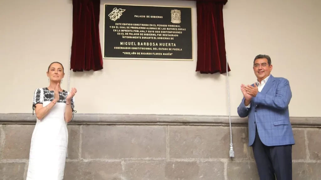 La placa lleva el nombre del exgobernador Miguel Barbosa