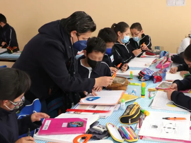 Maestros tienen día libre en Puebla por Día del Padre