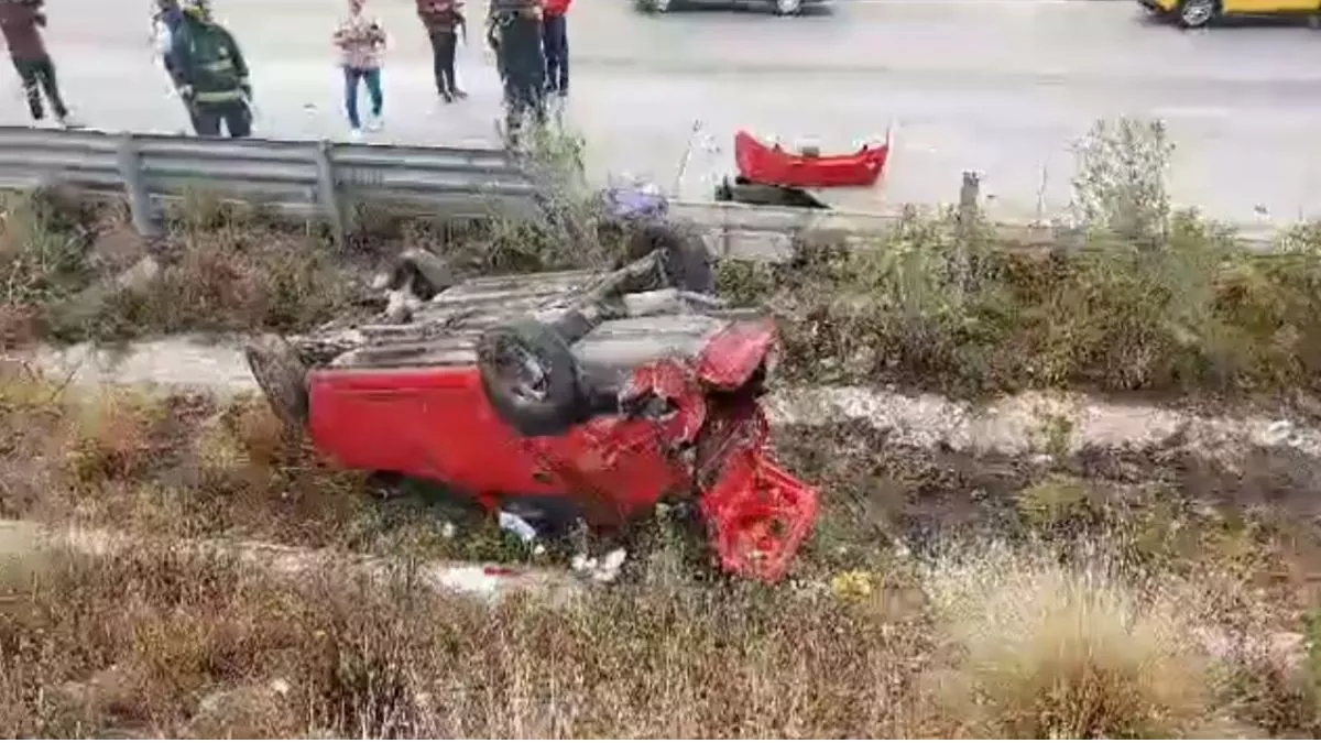 Mujer muere tras derrapar su coche en el Periférico Ecológico