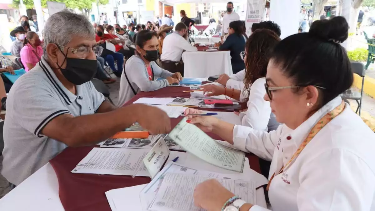 Segob Puebla facilita actas de nacimientos a hijos de migrantes repatriados