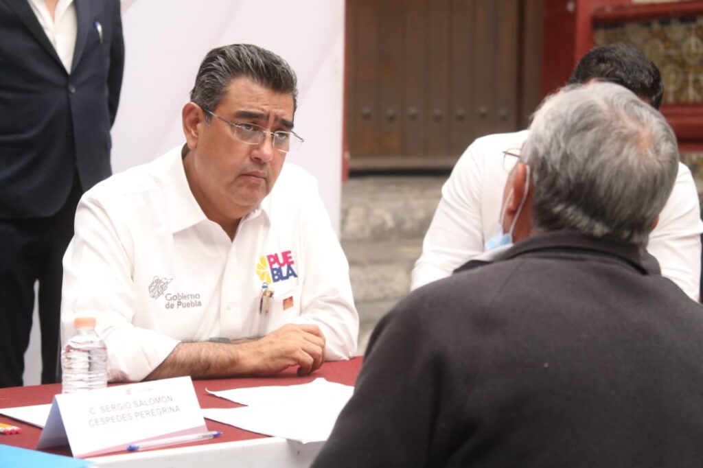 Sergio Salomón atiende a ciudadanos en Casa Aguayo