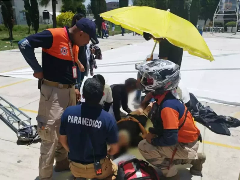 Ventarrón derriba lona y deja 6 alumnos lesionados en centro escolar en San Andrés Cholula