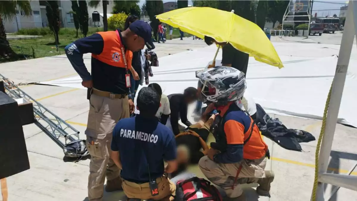 Ventarrón derriba lona y deja 6 alumnos lesionados en centro escolar en San Andrés Cholula
