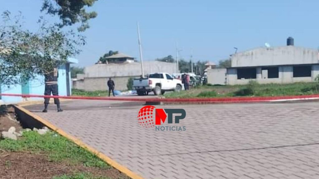 Asesinan a 3 hombres y una mujer, abandonan sus cadáveres en Tlahuapan y Acajete