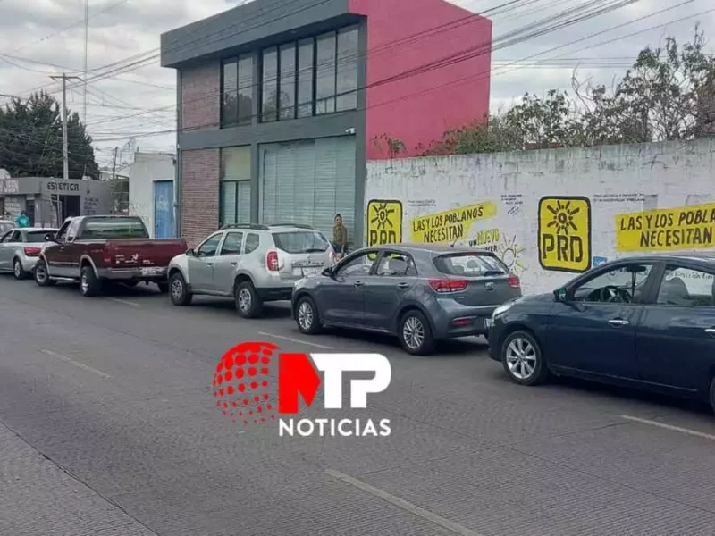 Caos en verificentros de Puebla porque no respetan citas a automovilistas