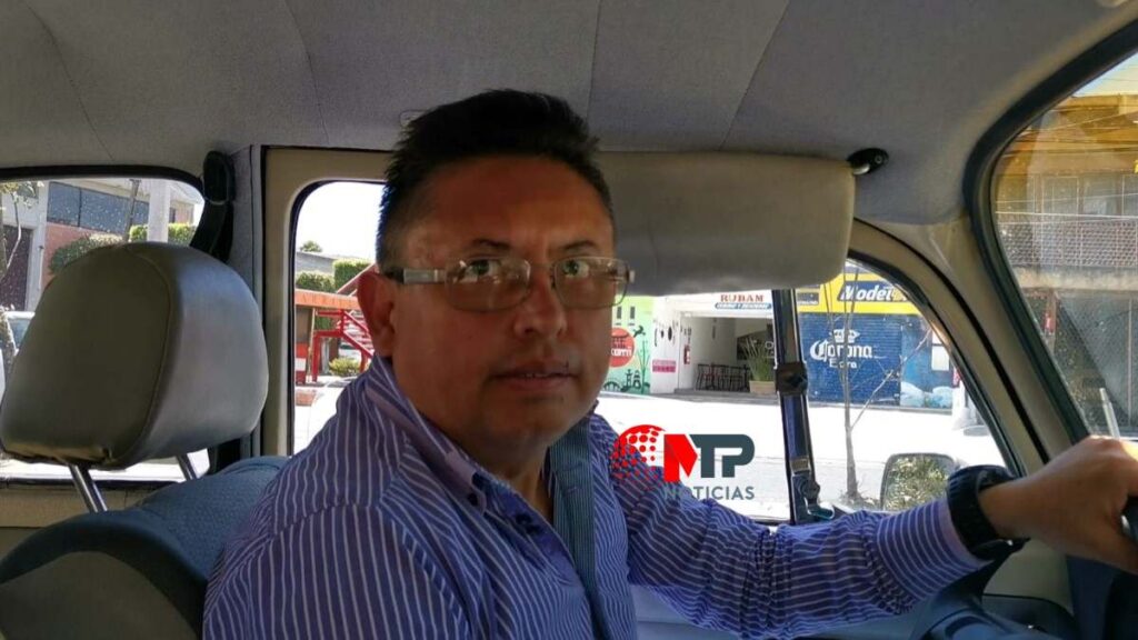 Automovilistas sin cita se siguen formando para verificar en Puebla