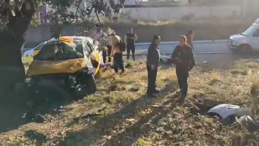 Tres lesionados deja choque entre taxi y tráiler en la México-Puebla