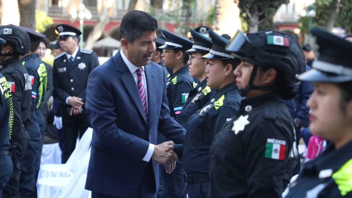Eduardo Rivera quita 24 horas continuas de jornada a policías de Puebla