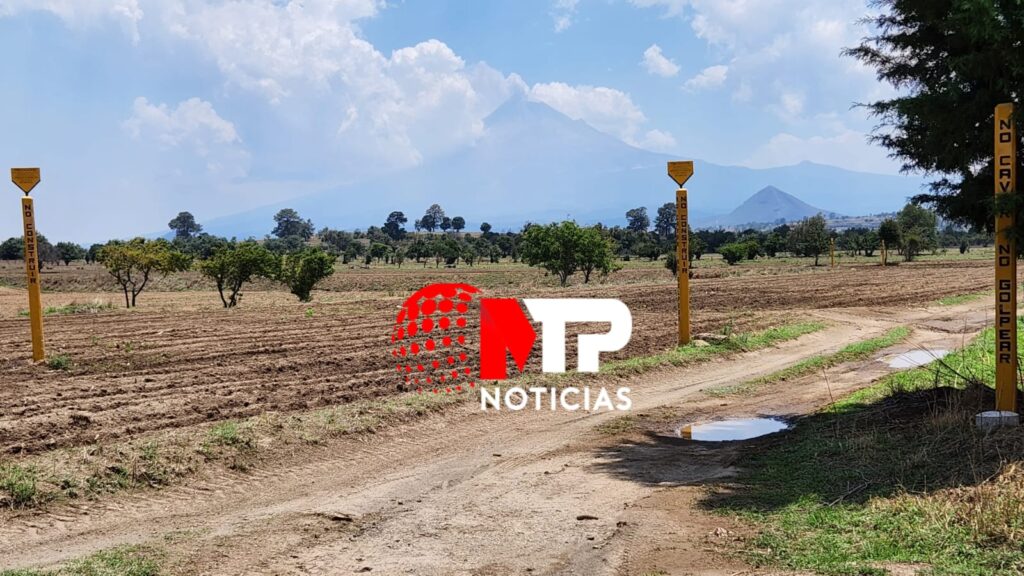 Entierran tubos en comunidades cercanas al volcán Popocatépetl