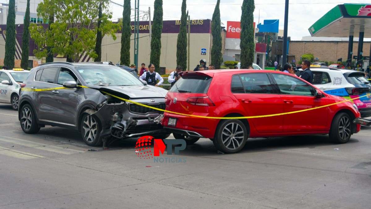 Muere mientras conducía y provoca choque en Puebla