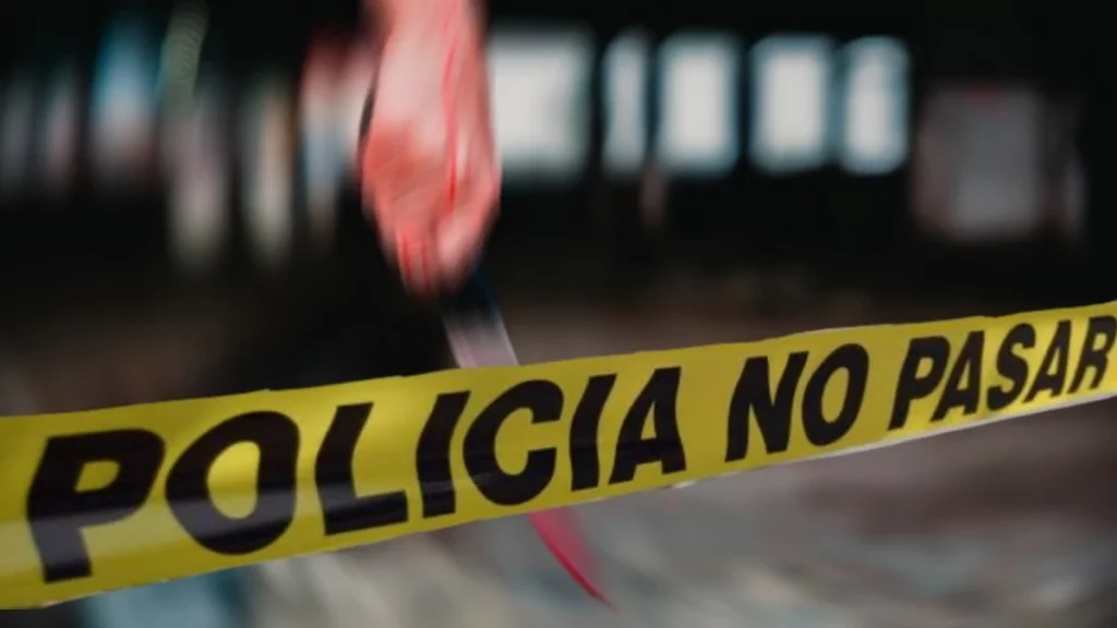 Mujer acuchilla a su esposo durante discusión y huye en Mateo de Regil, Puebla