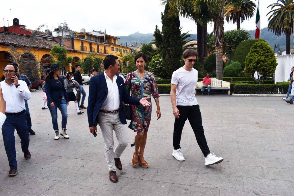 La bailarina de ballet de talla internacional, Elisa Carrillo Cabrera visitó el Pueblo Mágico de Tlatlauquitepec.