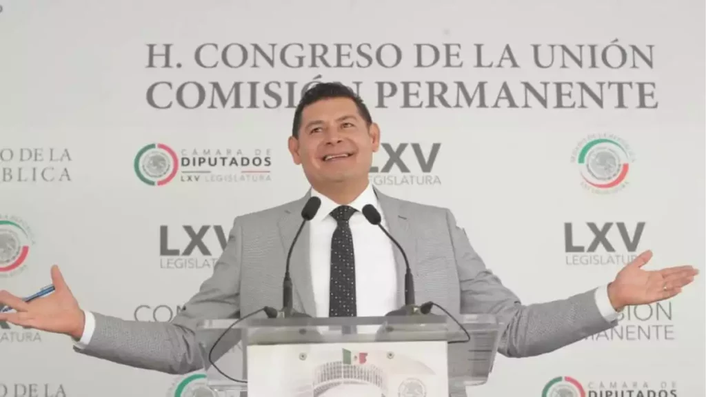 Alejandro Armenta niega usar Senado para promoverse