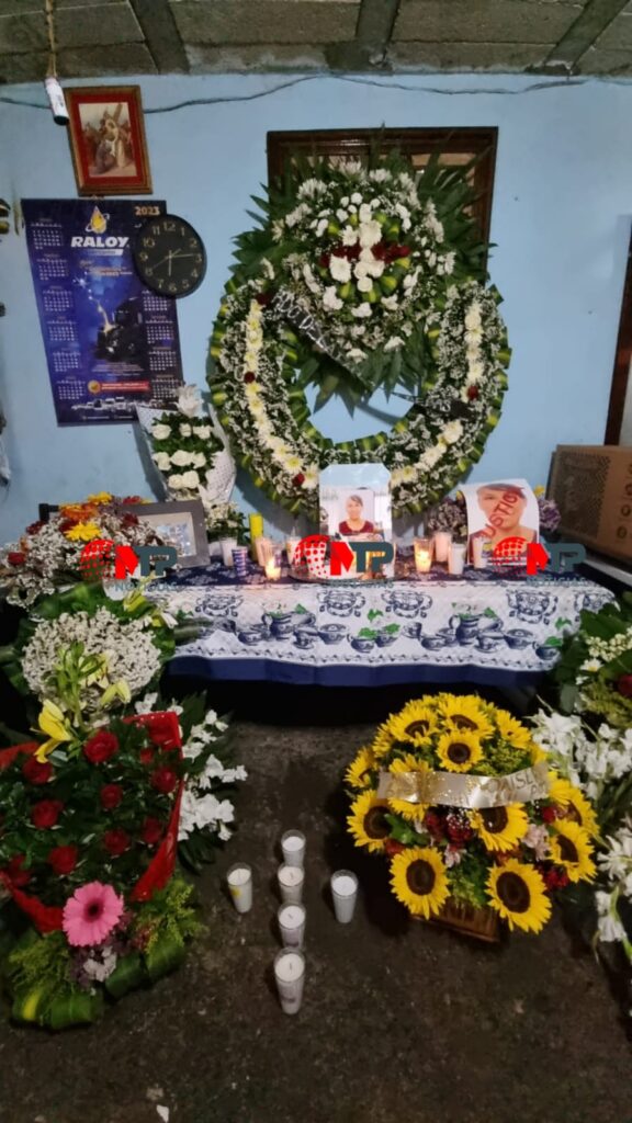 Altar de flores en casa de la mamá de Monserrat, víctima de 'El Caníbal' de La Resurrección