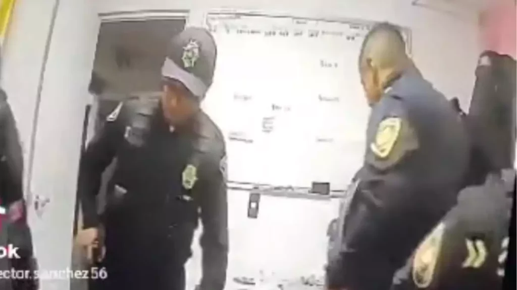 Así cacharon a policías de la CDMX golpeando y sembrando droga durante operativo (VIDEO)