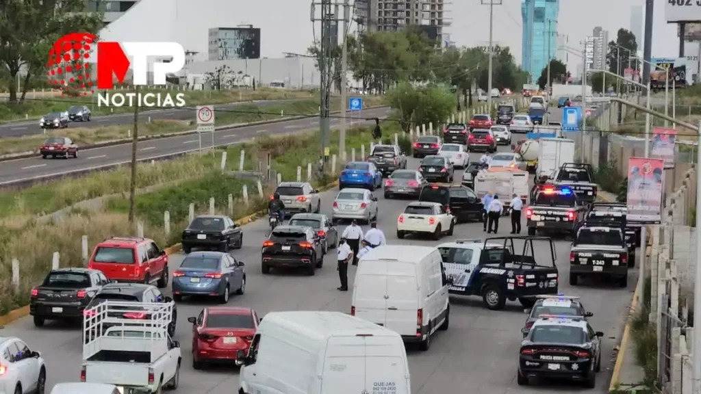 Cinemómetros en lateral Vía Atlixcáyotl con retenes alertan que ya vienen multas