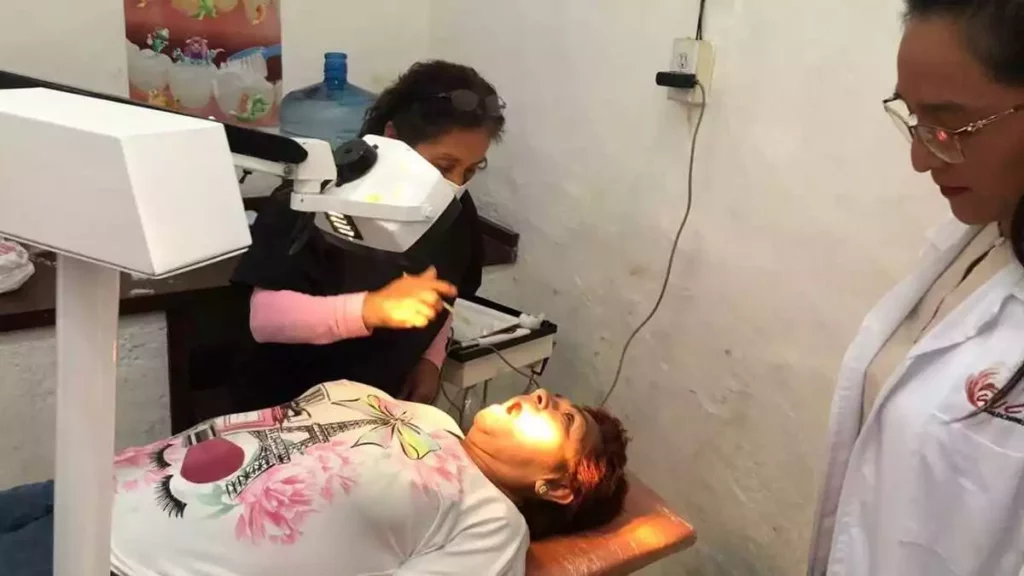 Ciudadanos de Amozoc disfrutando del nuevo servicio Dental en el Dispensario.