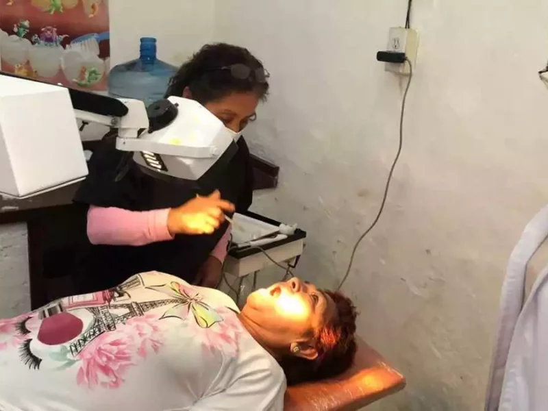 Ciudadanos de Amozoc disfrutando del nuevo servicio Dental en el Dispensario.