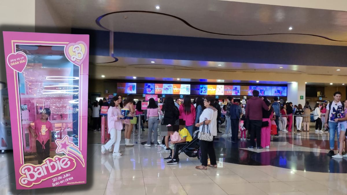 Fiebre rosa en Puebla; hacen fila en cines para ver Barbie