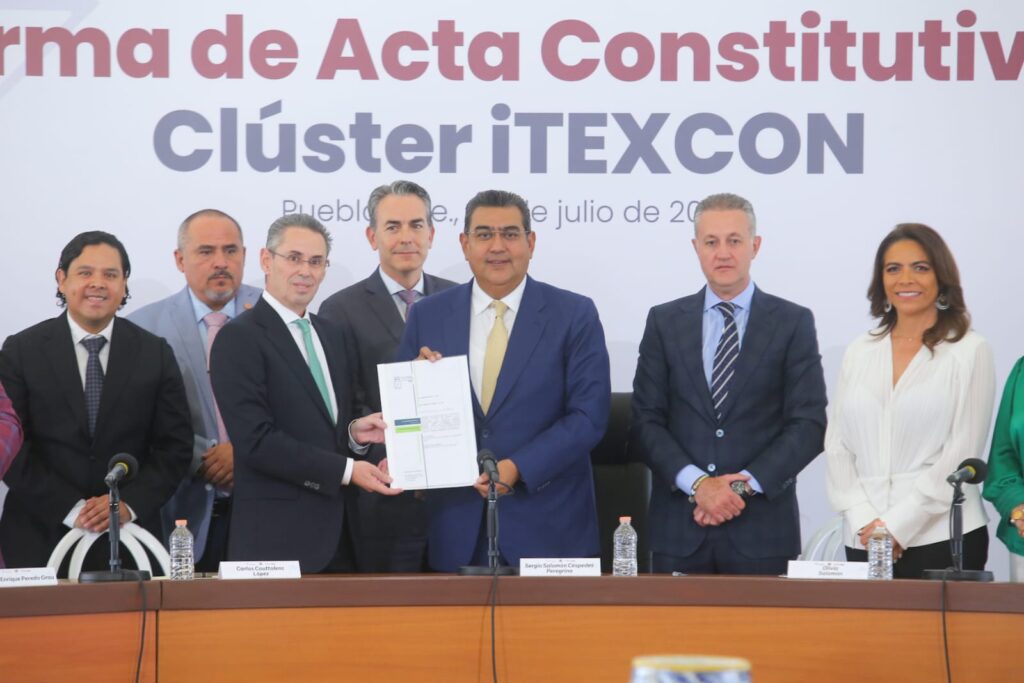 Firma de acta constitutiva Clúster