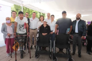 Gaby Bonilla entrega apoyos en Acatzingo