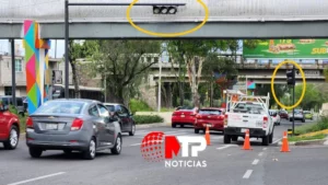 Semáforos en Recta a Cholula: 40 mil autos circulan diario en este tramo