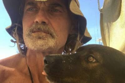 ¡Milagro! Recatan a naufrago australiano y su perrita en el Pacífico