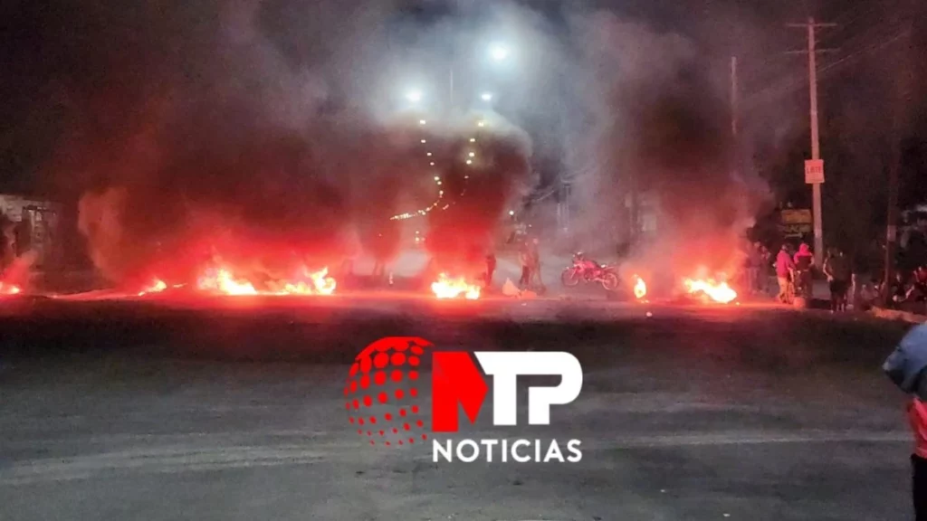 Bloqueo en Cholula: 16 horas de caos vial por rechazo de perforación de pozo