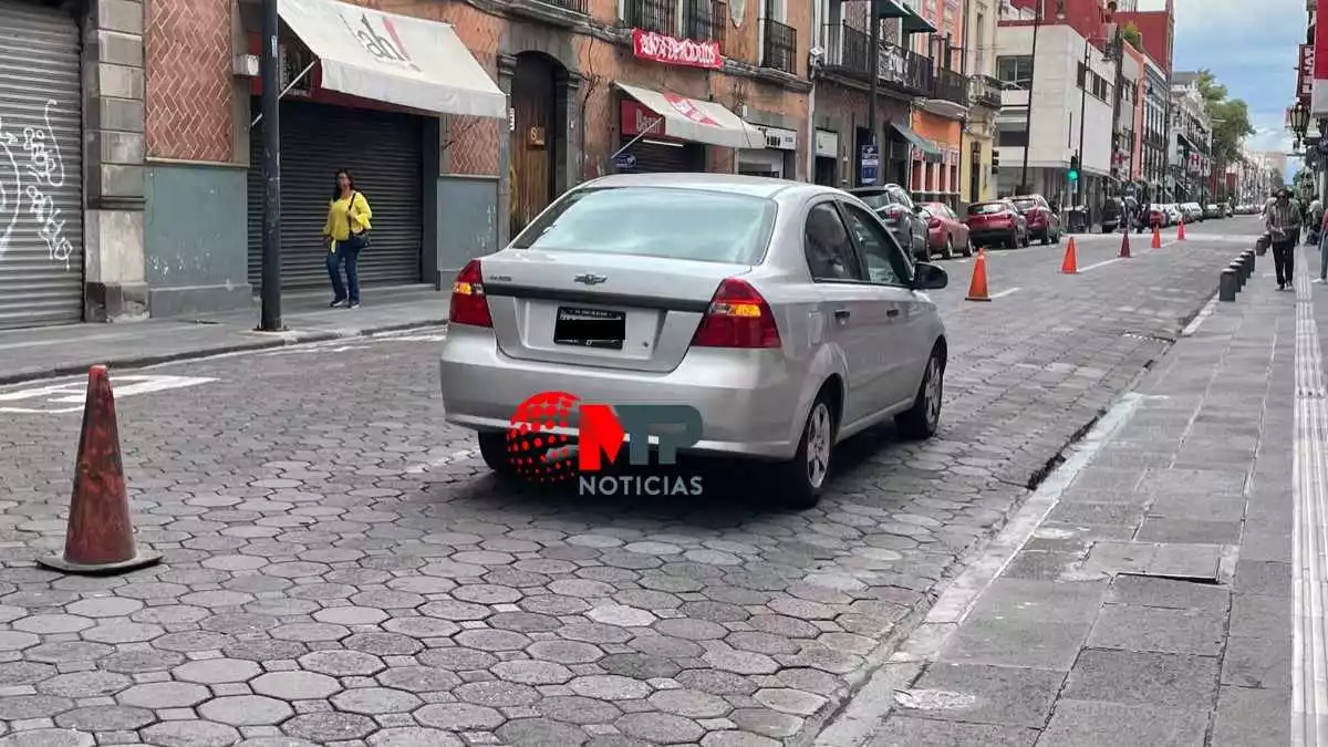 Divide a poblanos cambio de la 3 Poniente a doble sentido