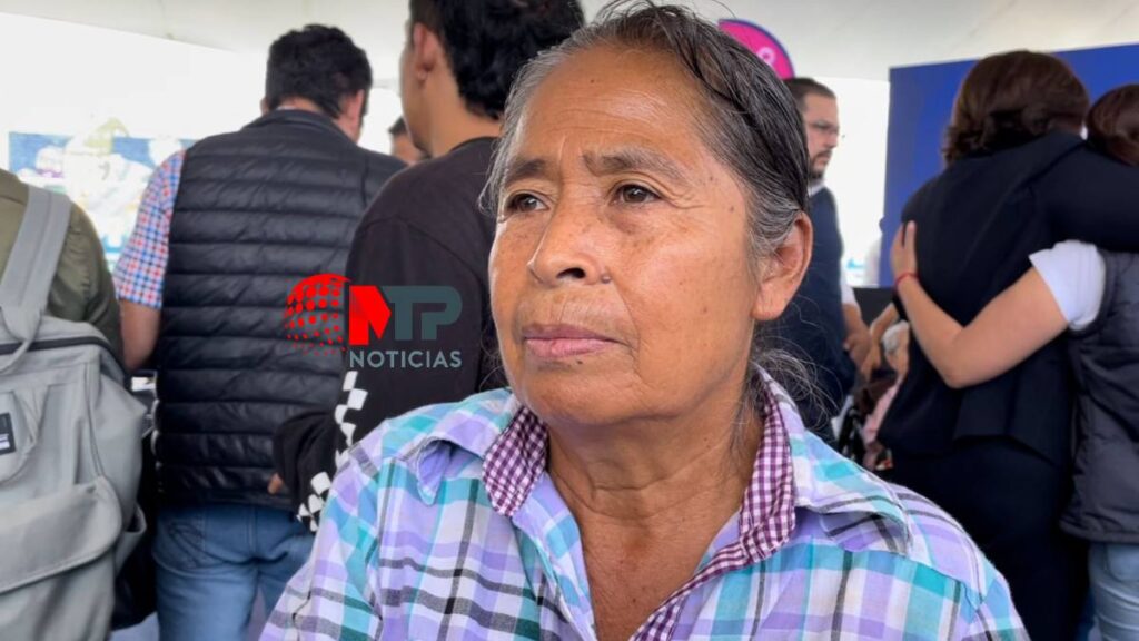 Abuela de niño con hidrocefalia que recibió apoyo del gobierno de Eduardo Rivera.