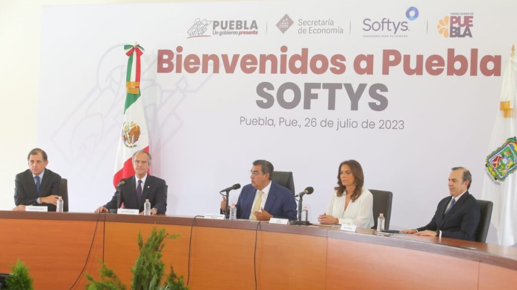 Rueda de prensa de inversión de Softys en Puebla.